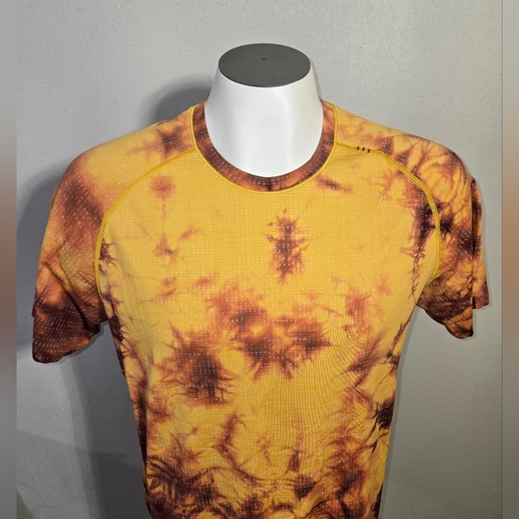 Lululemon Metal Vent Tech Crew Neck Tie Dye Orange Red Yellow Men's Shirt - Picture 2 of 5